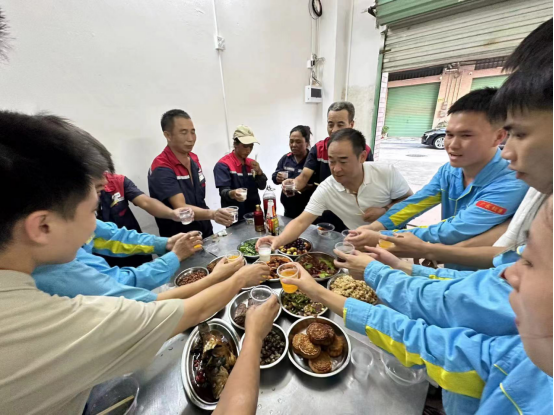 中秋團圓夜：董事長胥梓斌與司馬加油站員工共慶佳節(jié)